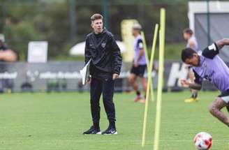 Sampaoli não estará à beira do campo diante do North –