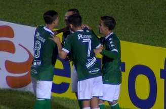 Corinthians pressiona, mas o Guarani suporta bem e vence por 2 a 1, eliminando o Timão da Copinha. 