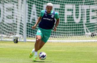 Verdão ainda poupará Vitor Roque contra o Santos –