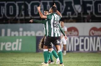 Coxa atuou pela primeira vez com seu time principal –