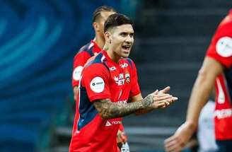 Meio-campista argentino demonstra dificuldade de adaptação na Rússia e, consequentemente, de performa no futebol local –