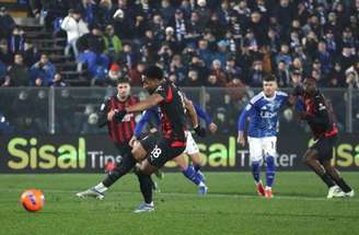 Rabiot anotou dois gols do Milan, além de sofrer um pênalti –