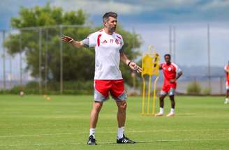 Inter adianta estreia do treinador uruguaio no comando mesmo com curto prazo de pré-temporada –
