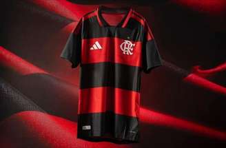 Jorge Carrascal com a nova camisa do Flamengo –