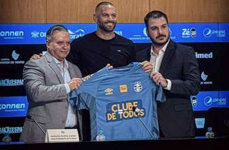 Weverton aguarda regularização para estrear pelo Grêmio –