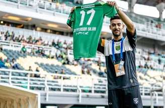 Jefferson participando de treino em sua nova equipe –