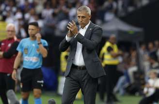 Crespo lamenta gol sofrido no fim em clássico –