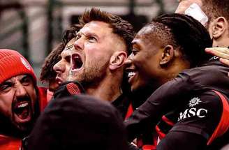 Früllkug marca primeiro gol com a camisa do Milan – Divulgação/ACMilan