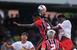 Gabriel comemora seu gol –