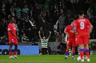 Barcola tenta finalização em ataque do PSG –