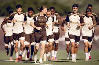 Bruno Pivetti ou Filipe Luís? Decisão sobre quem comanda o time contra o Vasco ainda não foi tomada – Fotos: Adriano Fontes / Flamengo