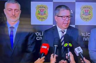 Promotor José Reinaldo Guimarães Carneiro (D) , do Ministério Público de São Paulo (MP-SP), concede entrevista –