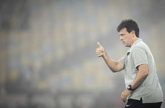  Fernando Diniz parece não conseguir guiar o time para o caminho certo –