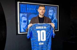 Edin Džeko será o camisa 10 do Schalke 04 –