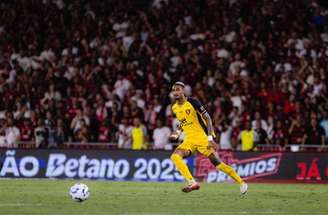 Derik iniciou sua trajetória no futebol na base do Resende, se transferiu para a Europa e retornou ao futebol brasileiro após quase cinco anos  –