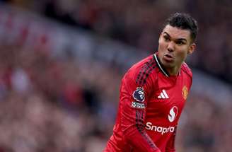 Michael Carrick e Casemiro durante vitória do Manchester United na Premier League –