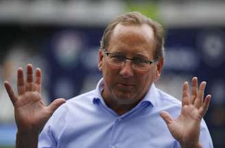 Textor e seu visual caubói. Magnata acredita que vai resolver os problemas do Botafogo –