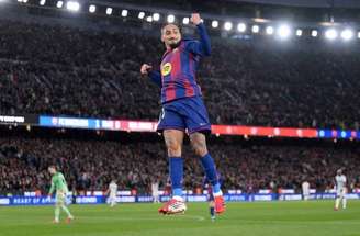 Lamine Yamal comemora o gol marcado sobre o Oviedo –