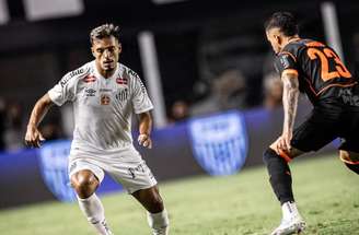 Gabriel Menino em ação no clássico contra o Corinthians, no meio de semana –