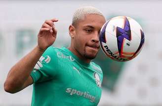 Afinal, Vitor Roque voltará a ser titular do Palmeiras? Atacante atuou por pouco mais de 13 minutoscontra o São Paulo –