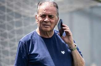 Luis Castro tenta convencer que considera Cristaldo como útil no elenco do Grêmio, apesar do desgaste com a torcida –