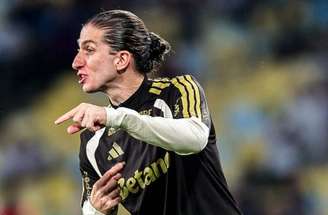 Samuel Lino vai mal. Mas Filipe Luís vê evolução no jogador. Fotos: Gilvan de Souza/Flamengo