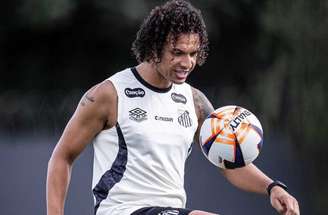 Willian Arão em ação pelo Santos: volante deve desfalcar a equipe por pelo menos duas semanas –