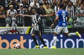 Preciado em ação no clássico contra o Cruzeiro –