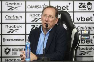 Apesar de realizar contratações na janela de transferências, Botafogo não está liberado para inscrevê-los pelo transfer can ainda em vigência  –