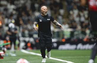 Hulk se esforça para superar Matheus Pereira no clássico contra o Cruzeiro –