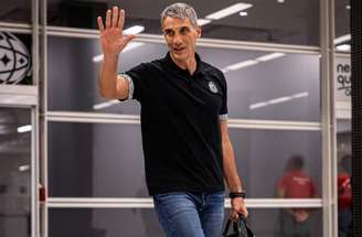 Presidente do Santos respalda Vojvoda após início ruim de temporada –