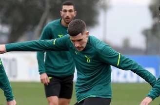 Maurizio Sarri orienta jogadores durante atividade da Lazio –