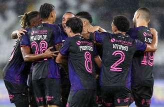 Elenco cobrou a diretoria por atrasos –