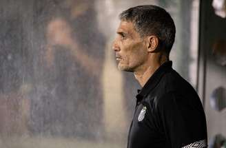 Santos levou quatro gols da Chapecoense –