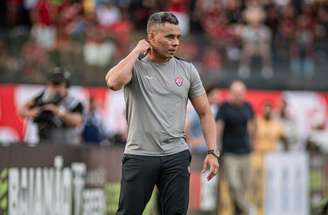 Alef Manga,um dos destaques do Remo, passa em branco contra o Vitória.