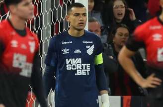 Santos é um dos grandes goleiros da história do Furacão –