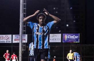 Lateral é o primeiro jogador do time da Copinha a ser integrado na equipe principal –