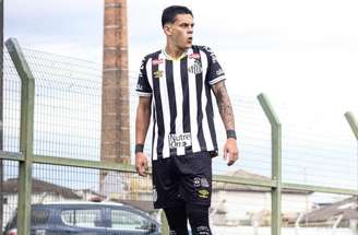 JP Chermont não deve deixar o Santos nesta janela de transferência –