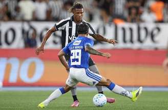 Alerta de foto pesada. Danilo e Montoro ditaram o ritmo do prélio –