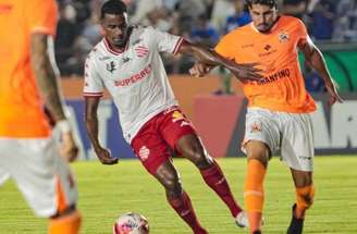 Apesar de buscar muito o ataque, Nova Iguaçu, em casa, no Laranjão, cai diante do Bangu.