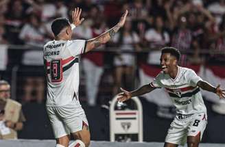 SãoPaulo encaixa o seu jogo e vence o Santos.
