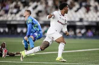 John Kennedy marcou o gol da vitória do Fluminense contra o Botafogo –