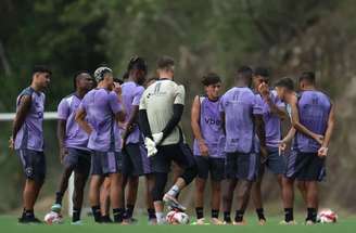 Anselmi se esgoela e cobra muito do elenco alvinegro –