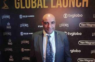 Emerson (terceiro da esquerda para a direita) marcou presença no lançamento da World Legends Cup, no Rio de Janeiro –