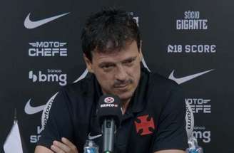 Fernando Diniz deu voz às críticas vindas do torcedor e disse que o time ainda vai se encontrar –