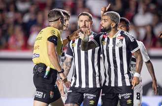 Jogadores de São Paulo e Santos em clássico no MorumBis –