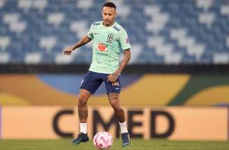 Vinicius Jr. e Rodrygo junto ao camisa 10 durante treino da Seleção em Cuiabá –