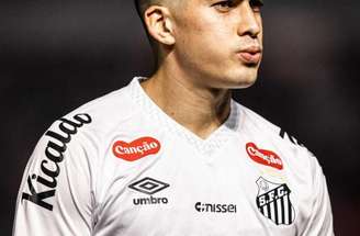 Adonis Frías não tem prazo para voltar a atuar pelo Santos –