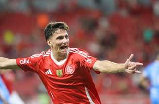 Diego Coser em campo pelo Internacional –