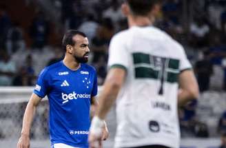 Tite ouve vaias e xingamentos da torcida celeste no Mineirão –